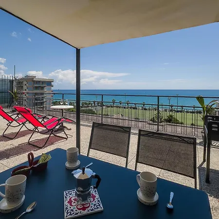 Sea View Penthouse - Free Park - Wifi * Савона