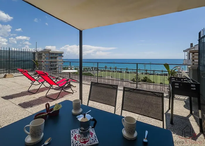 Sea View Penthouse - Free Park - Wifi * Savona